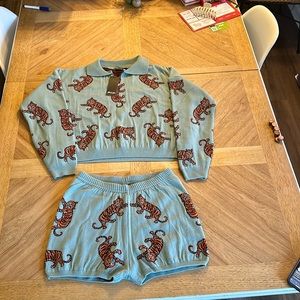 Tiger, knitted collar, sweater, and shorts, lounge set